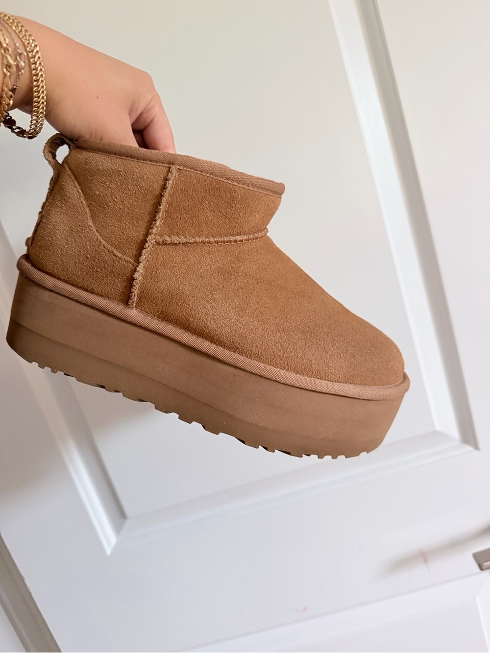 UGG Classic Mini Platform Chestnut Women’s Size 8 Suede Shearling Boots